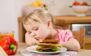 Mengalami nafsu makan yang menurun